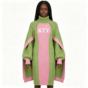 Abito <span class=keywords><strong>in</strong></span> <span class=keywords><strong>Maglia</strong></span> Oversize Personalizzabile con Collo Alto e Maniche a Mantella, Bicolore Rosa e Verde, Stile Maglione Intrecciato - Product Image 1