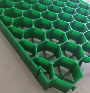 Griglia in Plastica a Nido d'Ape per Pavimentazione in Erba Sintetica, Dimensioni 500*500 con Geotessile per Giardino, Tetto, Via Antincendio - Product Image 2