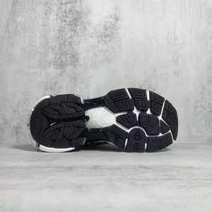 รองเท้าลำลองดีไซน์หรู ยี่ห้อดัง รุ่นเพิ่มความสูง พื้นหนา ทันสมัย เหมาะสำหรับผู้ชายและผู้หญิง ทำจากยาง - Product Image 4