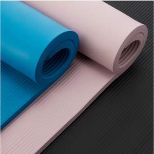 Tapis de yoga noir en matériau de fitness antidérapant et écologique avec sangle de transport - Product Image 4