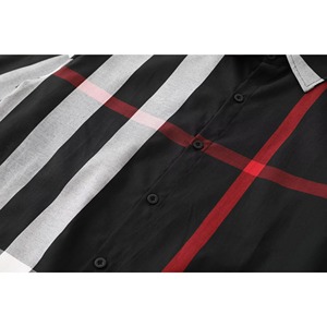 Camisa de Vestir Clásica Burberry de Lujo para Hombre, con Forro a Cuadros Distintivo, de Algodón Icónico y Cierre de Botones - Product Image 2