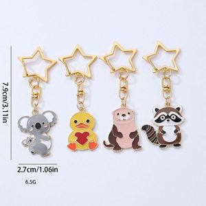 Porte-clés Pentagramme avec Pendentif Bébé Animal Mignon de Dessin Animé (Koala, Canard, Loutre, Raton Laveur) - Product Image 3