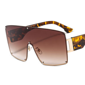 2024 Unique surdimensionné une pièce bouclier lunettes <span class=keywords><strong>de</strong></span> soleil femmes Vintage dégradé noir clair lunettes femme Rivet grandes nuances bleu rose - Product Image 5