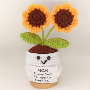 Poupée tournesol en crochet faite à la main pour le soutien émotionnel avec carte de remerciement « Merci de m'avoir aidé à grandir » - Cadeau pour amis et décoration - Product Image 1
