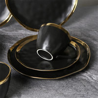 Ensemble d'assiettes rondes de luxe en céramique, noir mat, pour restaurant, maison, vaisselle de table, assiette en céramique avec bordure dorée, vente en gros, 9 pièces