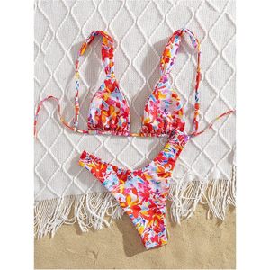 Conjunto de Bikini Triangular con Estampado Floral Personalizado para Mujer, Traje de Baño de Dos Piezas de Corte Alto con Cordón Ajustable, Halter Elástico de Spandex y Poliéster - Product Image 4