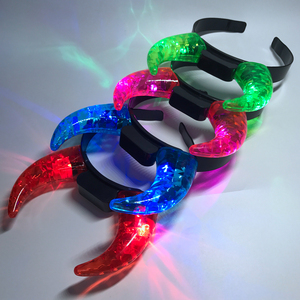 Accessoires de fête d'Halloween cerceau à cheveux en plastique avec cornes de boeuf rouge diable personnalisé bandeau à lumière LED bandeaux à lueur lumineuse - Product Image 3