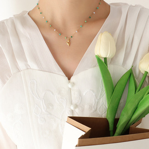 Collier personnalisé en acier inoxydable plaqué or 18 carats avec perles de cristal bleu-vert et pendentif fleur de tulipe pour filles - Product Image 3