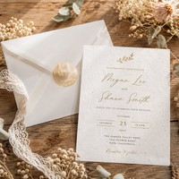 Carte de vœux en papier grainé avec sceaux d'enveloppe estampés à l'or