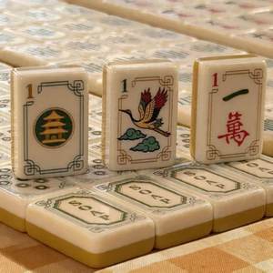 Ensemble de Mahjong Américain de Luxe à l'Ornementation Dorée, Design Américain, Pliable, Portable, Double Niveau, en Acrylique, pour 4 Joueurs, Rouge, Divertissement - Product Image 4