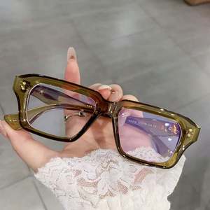 Gafas de Sol Personalizadas con Logotipo, Estilo Vintage 2025, Montura con Remaches, Lentes Degradadas, Protección UV400, Aleación, Cuadradas, Punk, para Hombre y Mujer - Product Image 3