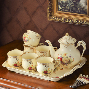 <span class=keywords><strong>Set</strong></span> <span class=keywords><strong>da</strong></span> Tè e <span class=keywords><strong>Caffè</strong></span> in Porcellana di Lusso Stile Reale Europeo con Motivi Floreali Colorati e Piattino - Product Image 3