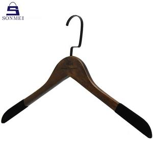 Нескользящая деревянная вешалка для одежды под заказ - Product Image 6