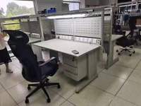 Banc de travail industriel robuste personnalisé pour station de soudage, six postes, pour assemblage de moules, en acier inoxydable, neuf