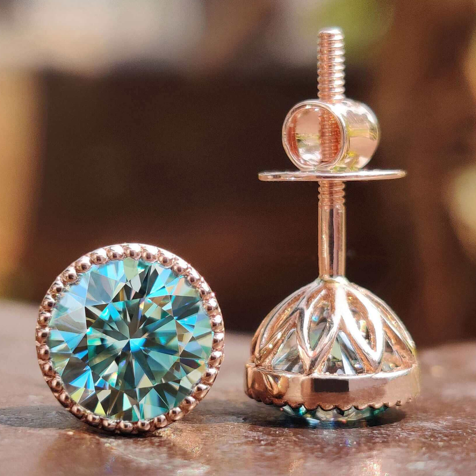 สีเขียว moissaanite earrinng