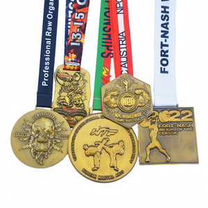 Medalla <span class=keywords><strong>de</strong></span> bronce dorado antiguo 3D personalizada, beca <span class=keywords><strong>de</strong></span> Escuela Universitaria, Medalla SALUTATORIAN con cinta - Product Image 4