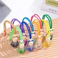 Diffuseur de parfum de luxe en verre pour voiture, avec bouchon en bois et corde de suspension, en gros