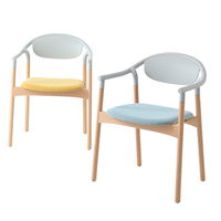 Vente en gros en usine de chaises de salle à manger en bois avec cadre en PP siège souple bras et jambe de plage fauteuil pour salon et salle d'étude
