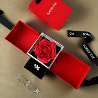 Coffret d'Expédition Saint-Valentin Roses en Savon Fleurs Boîtes à Bijoux en Acrylique avec Collier Coffret Cadeau Floral pour Petite Amie