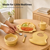 Ensemble d'alimentation pour bébé en silicone de qualité alimentaire personnalisé, comprenant une assiette compartimentée, un bol à ventouse, une tasse à paille, un bavoir, une fourchette et une cuillère pour tout-petits