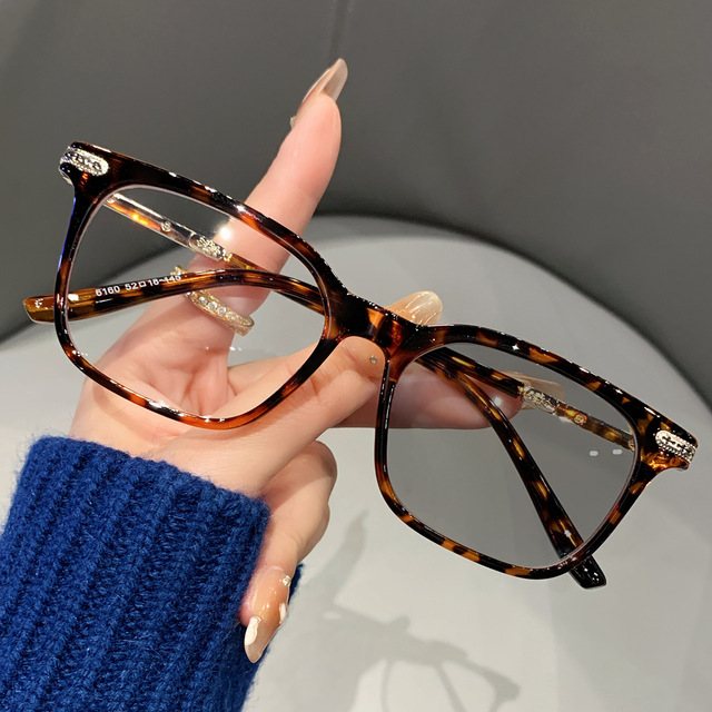 Photochromic  Glasses Fashion High-End Retro Frame Light-Sensitive Color Changing Blue Light Blocking Prescription Eyeglasses