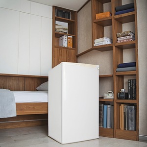 Offre Spéciale Réfrigérateur compact <span class=keywords><strong>de</strong></span> style américain à 6 couleurs avec petit congélateur, étagères transparentes et fentes pour boissons, idéal pour les dortoirs - Product Image 5