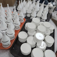 Dispositivo de exhibición de aromas en forma de campana de cerámica blanca y negra para probar perfumes, fragancias y aceites esenciales.