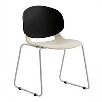 Chaise de formation moderne empilable avec dossier solide, base en traîneau, dossier en plastique et cadre métallique pour salle de classe et auditorium