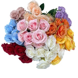 Bouquet de roses artificielles 9 têtes, style européen, fleurs en soie plastique réalistes pour décorations de mariage et d'hôtel - Product Image 1