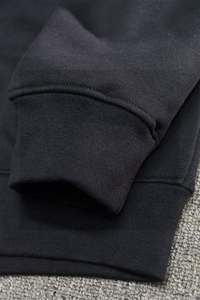 Sudadera con Capucha Negra Miri con Estampado Gráfico de Máscara de Tragedia <span class=keywords><strong>y</strong></span> Comedia Teatral <span class=keywords><strong>y</strong></span> Rosa Roja en la Espalda, Estilo Urbano Unisex - Product Image 2