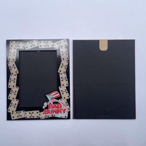Cornice Fotografica 5x7 in MDF Ecologico <span class=keywords><strong>Personalizzabile</strong></span>, Design 3D in Rilievo, Uso da Tavolo, Souvenir di Viaggio BADBUNNY, Cornice di Alta Qualità - Product Image 2