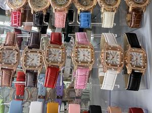 Orologio da donna con cassa quadrata placcata in oro, cinturino in pelle, colori misti, accessorio di moda - Product Image 3