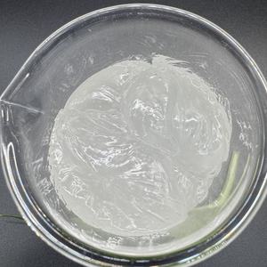 Gelée de pétrole de qualité industrielle, matière première cosmétique, produits chimiques pour les soins capillaires, pureté 70%, pH 6.8-7.2, fournisseur - Product Image 3