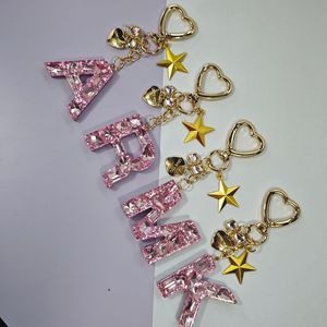 Llavero de Aleación Metálica con Letra Inicial, Mariposa y Estrella, Color Rosa y Morado, Regalo para Mujeres y Niñas, Accesorio para Bolsos y Tazas, Ideal para Aniversarios - Product Image 6