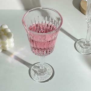 Copa de champán de cristal rosa con relieve acanalado, copa de vino vintage con tallo para fiestas y bodas - Product Image 3