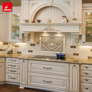 Cucina Modulare di Lusso su Misura Alland, Design Americano, Mobili da Cucina in MDF Stile Shaker, Rubinetto e Cornice Decorativa - Product Image 4