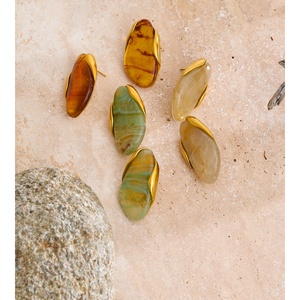 أقراط جينيو 2358 من تشكيلة الخريف العصرية، مجوهرات عتيقة من الفولاذ المقاوم للصدأ بتصميم هندسي مغلف بالراتنج والأكريليك - Product Image 2