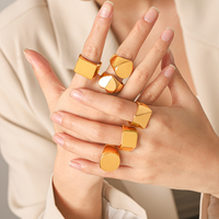 H&C Großhandel Unisex Breiter Ring aus Edelstahl in Gold und Silber mit Gravurmöglichkeit für Individuelles Logo, Name, Personalisierter Schmuck