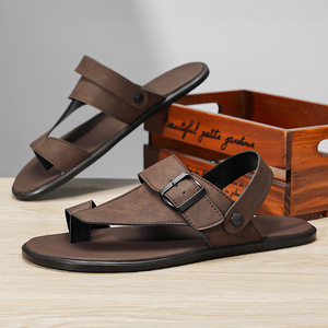 Sandalias de moda para hombre, zapatillas de piel sintética mate, zapatos sin cordones con hebilla ajustable, suela plana y suave, uso diario al aire libre - Product Image 4