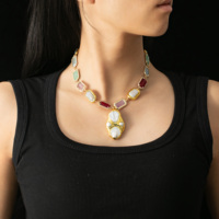 Design de mode perle naturelle et pierre précieuse carrée plusieurs couleurs pendentif perlé collier bijoux pour la fête des femmes