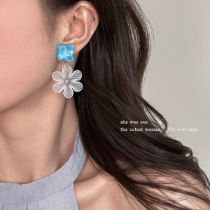 Boucles d'oreilles carrées transparentes bleues en résine océanique pour femme, esthétique végétale blanche, style insulaire - Product Image 2