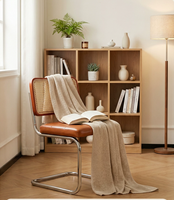 Chaises de salle à manger modernes à structure métallique avec revêtement en cuir, écologiques, durables, design de dossier incurvé, garantie 1 an, 2026