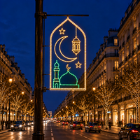 Goldener Bogen Grüner Halbmond Hängelaterne LED-Lichterkette Ramadan Pfahl-Motivbeleuchtung für Außenbereich Straßendekoration IP65