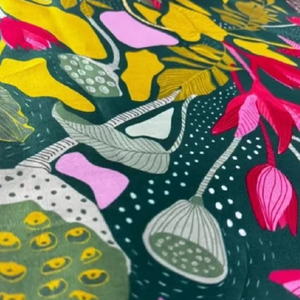 ผ้าซาตินจอร์เจตต์พิมพ์ลายดิจิทัลลายชาติพันธุ์ยอดนิยมสำหรับตัดเย็บเสื้อผ้าและชุดเดรส - Product Image 1