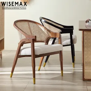 Wisemax Meubels Fabrikant Eenvoudige Rotan Eetkamerstoel Rieten Rugleuning Restaurant Eetkamer Houten Fauteuil Met Kussen