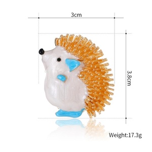 Spilla in lega smaltata a forma di <span class=keywords><strong>riccio</strong></span> cartone animato con spine arancioni, spilla da bavero alla moda a forma di animale, regalo - Product Image 2