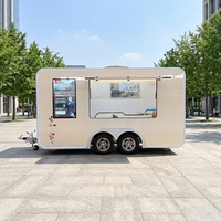 Caravane de camping tout-terrain de luxe avec salle de bain et cuisine pour le camping familial et les voyages en véhicule tout-terrain