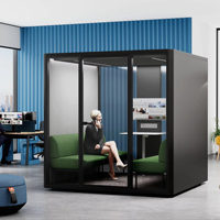 Cabine acoustique modulaire en métal pour 4 personnes avec écran multimédia intégré et canapé vert pour espace de bureau ouvert