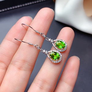 Eleganti Orecchini a Goccia Verdi a Forma di Pera per Donne, Accessori per Orecchie Lunghi per Uso Quotidiano - Product Image 3