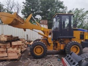 Chargeuse frontale neuve et durable de marque chinoise, 2 tonnes, petite chargeuse 618D SEM618D, <span class=keywords><strong>mini</strong></span>-chargeuse sur pneus de 1,8 tonne avec grappin à bois à vendre - Product Image 3